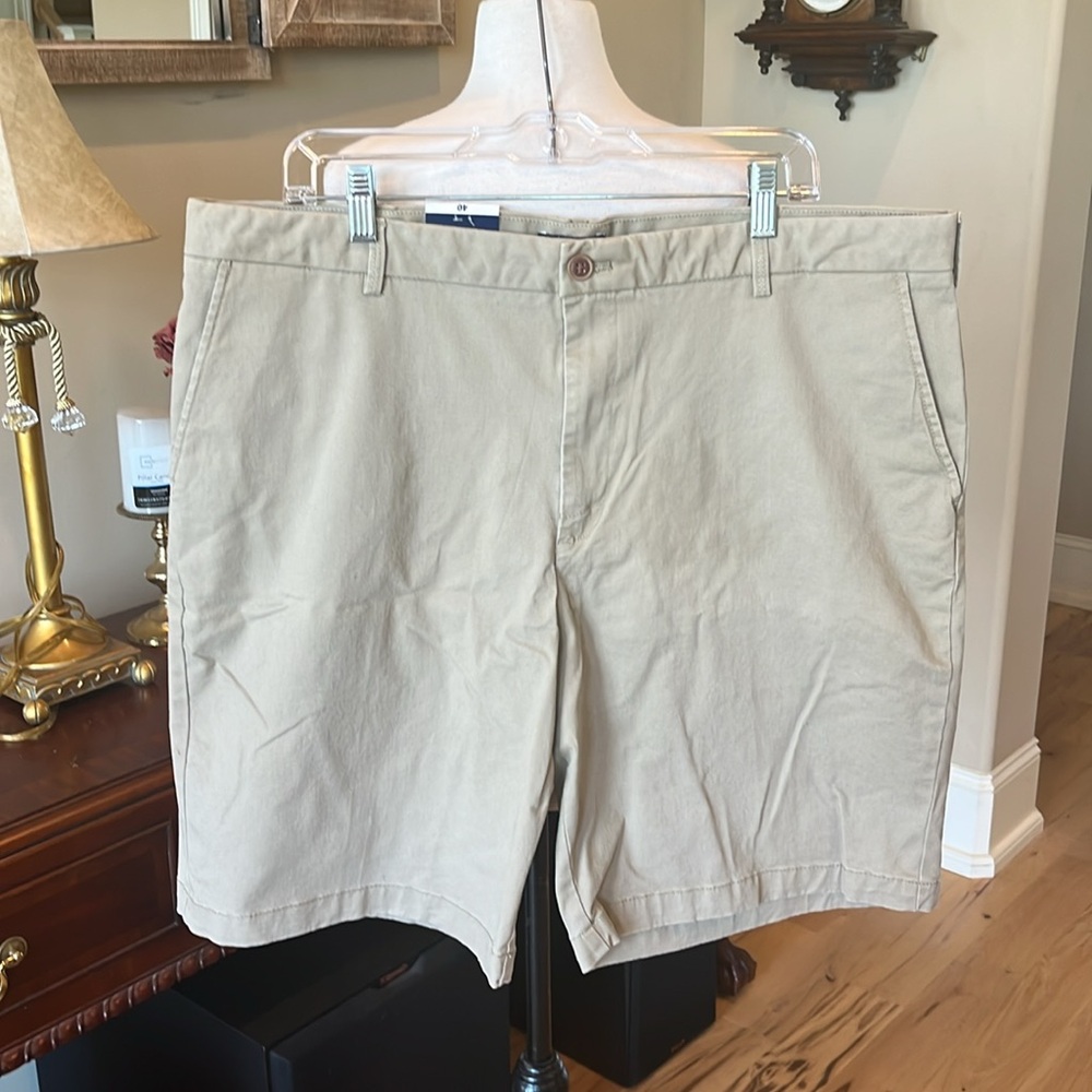 Izod Mens Shorts Khakis Size 40 Waist 10 Inseam Comfy